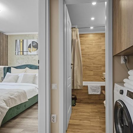 Awesome Apartment Bucharest Luaran gambar