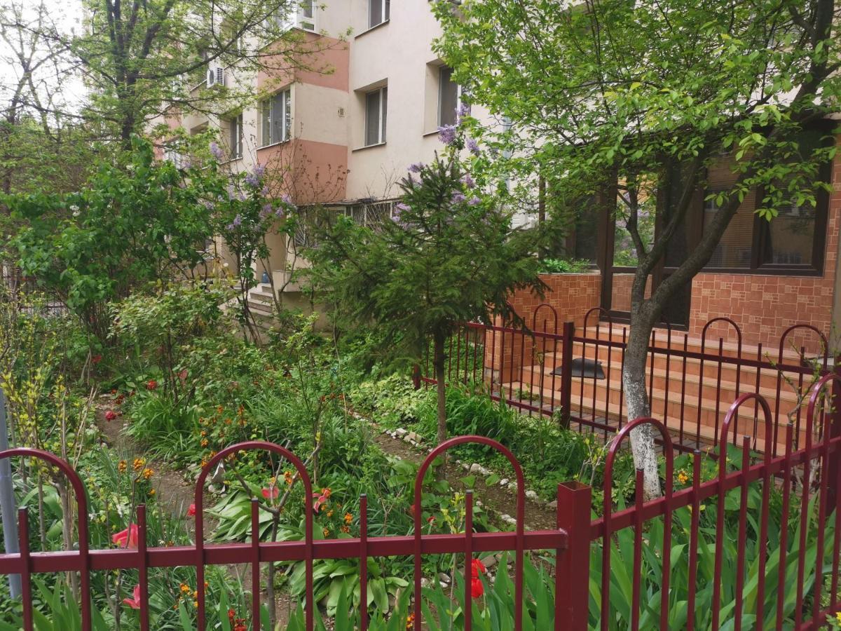 Awesome Apartment Bucharest Luaran gambar